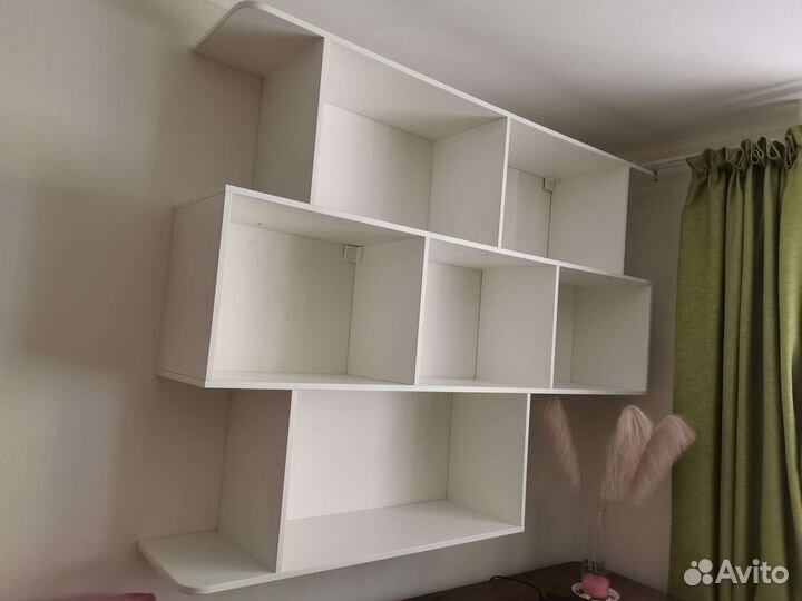 Книжная настенная полка