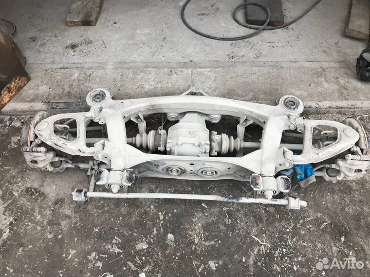 Подрамник задний всборе toyota chaser 90