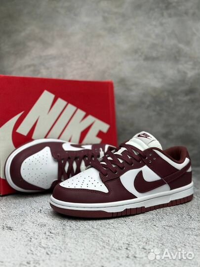 Кроссовки Nike SB Dunk Low Team Red