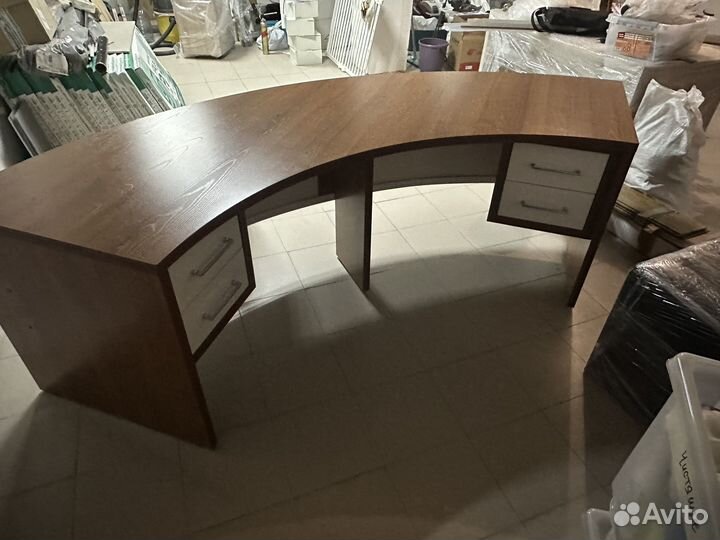 Шикарный офисный стол + тумба с доводчиками