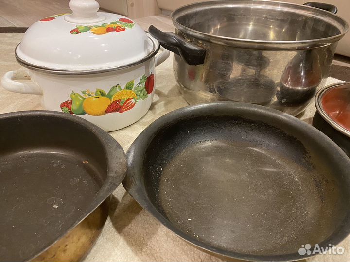 Посуда кастрюли и сковороды