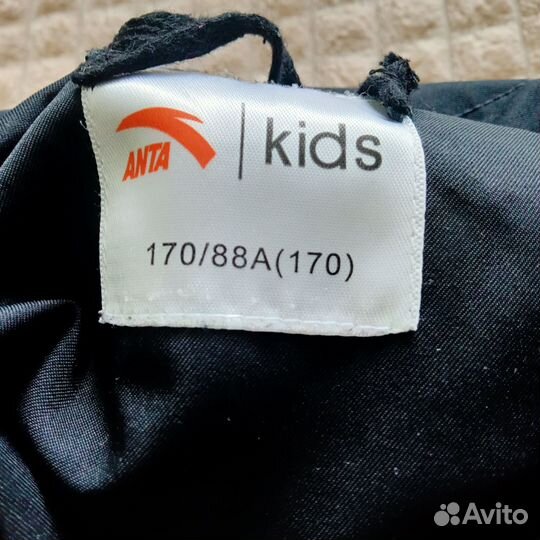 Продам ветровку для мальчика в хорошем состоянии