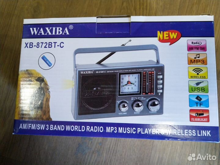 Приёмник с фонарём и часами