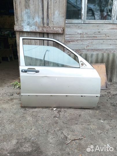 Дверь передняя правая на мерседес 190