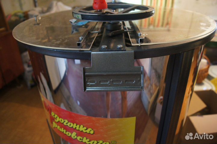 Пчелы с ульями, медогонка Грановского