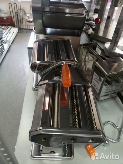 Тестораскатка-лапшерезка электрическая DJJ-200C