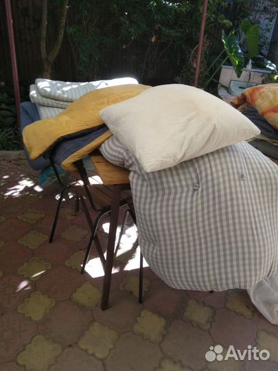 Пледы и покрывало бу и матрасы