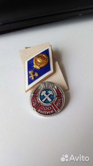 Значок о высшем образовании лги и юбилейный знак