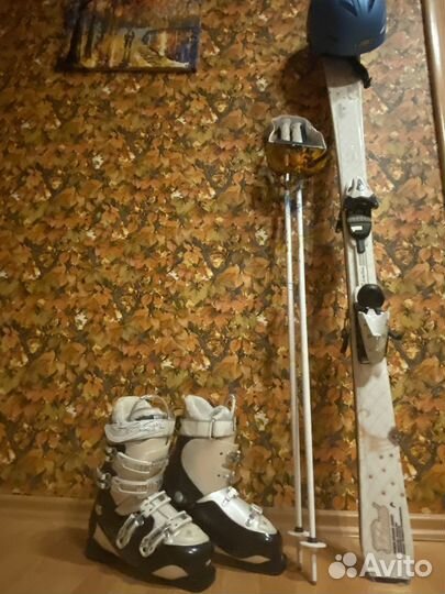 Горнолыжное снаряжение: ботинки, лыжи, палки
