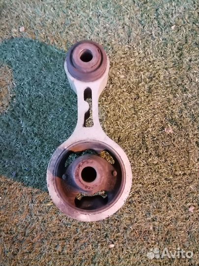 Опора двигателя (подушка двс) задняя GR1E-39-040A