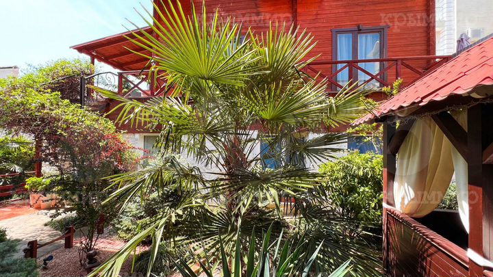 Дом 180 м² на участке 5 сот.