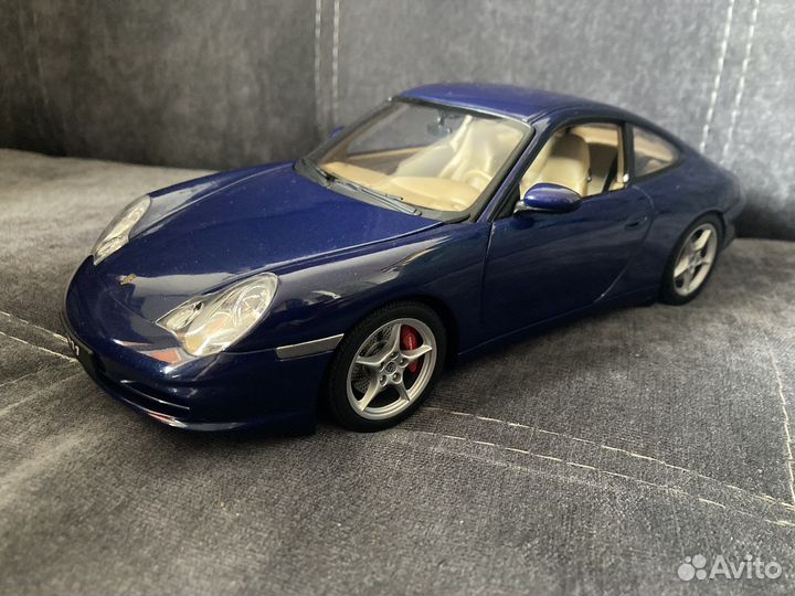 Porsche 911 (996) AutoArt 1/18
