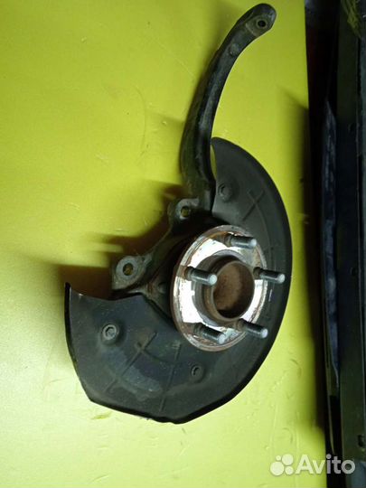 Поворотный кулак левый chrysler C300