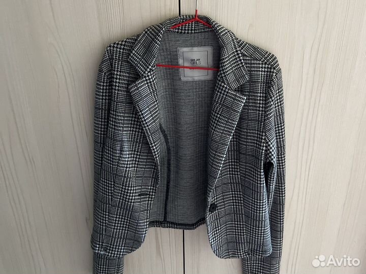 Пиджак на девочку 152