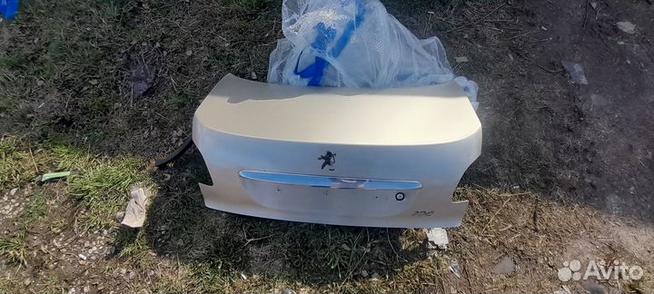 Крышка багажника на Пежо 206