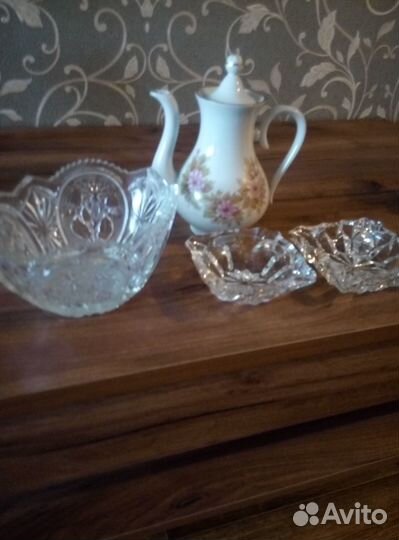 Ваза, чайник, пепельницы,блюда овальные салатницы