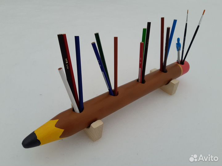 Подставка для канцелярии в форме карандаша