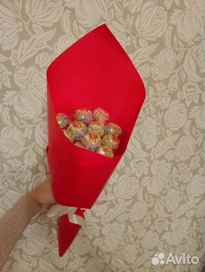 Сладкий букет из чупа-чупсов