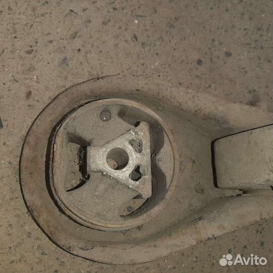 Подушка коробки мазда 3 бк