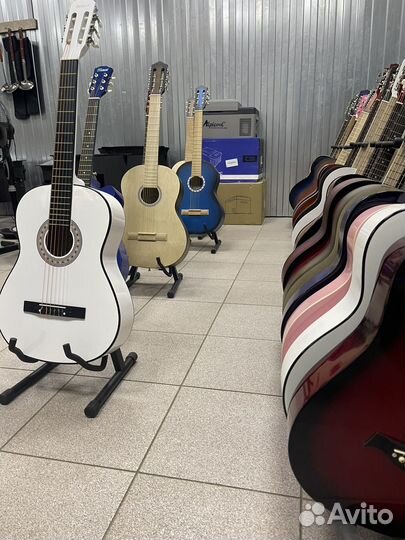 Акустическая гитара классическая