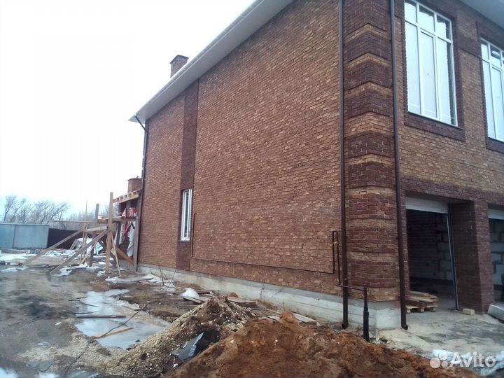 Бригада строителей