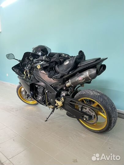 Мотоцикл Yamaha yzf-r1