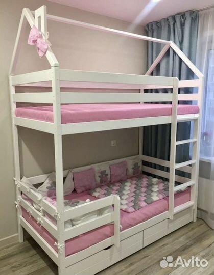 Кровать- домик двухьярусная