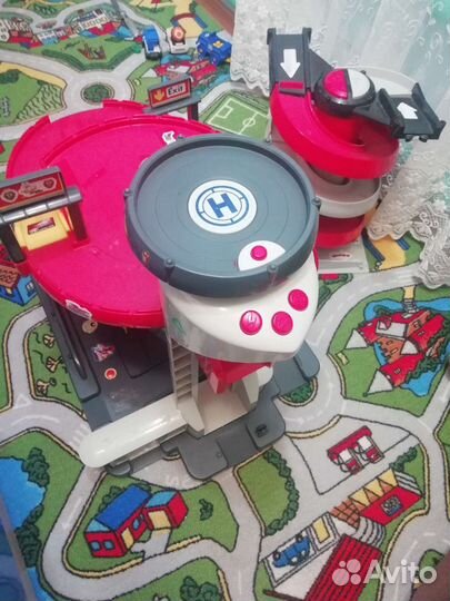 Трек и гараж для машинок