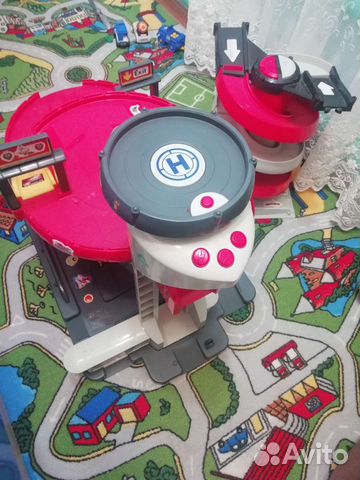 Трек и гараж для машинок