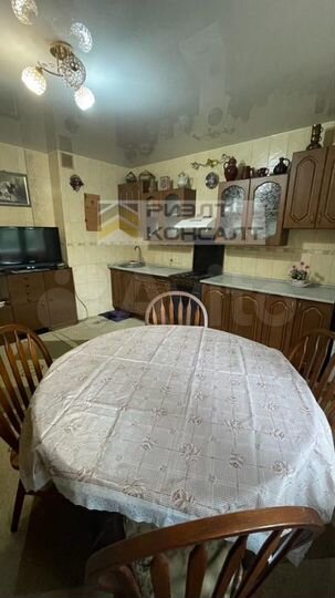 2-к. квартира, 73 м², 1/10 эт.