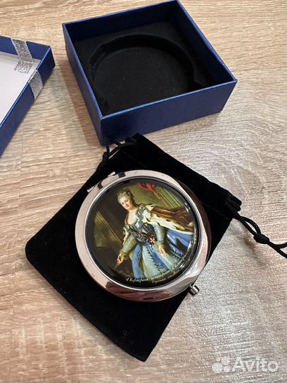 Зеркальце карманное