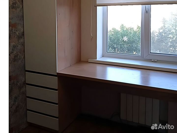 Стол у окна со шкафом в рассрочку