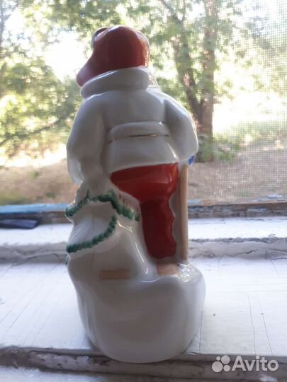 Статуэтка фарфор