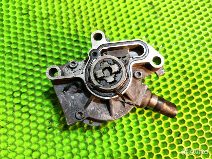 Насос вакуумный Skoda Octavia