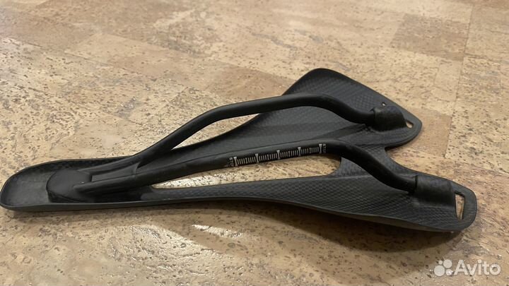Седло для велосипеда карбоновое массой 81 грамм