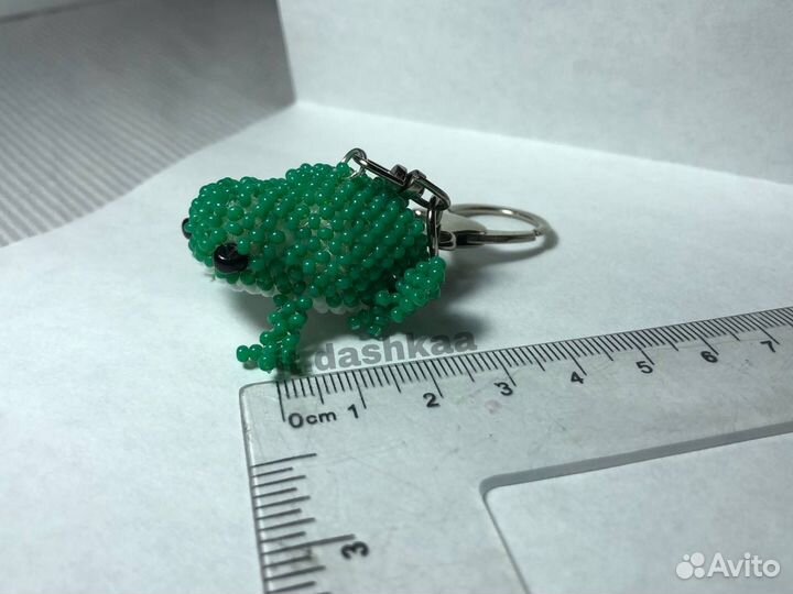 Украшения и брелки из бисера