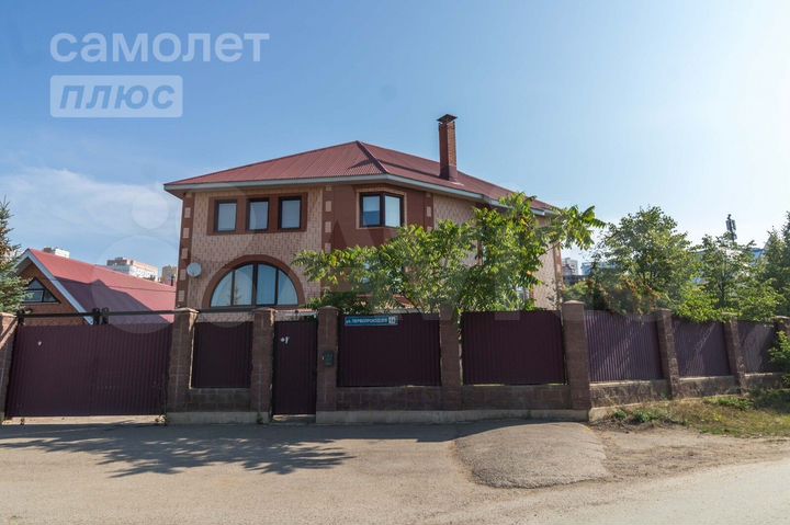 Дом 349,1 м² на участке 10,5 сот.