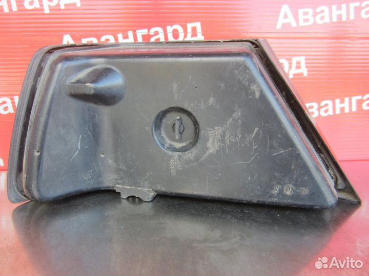 Фонарь правый Mercedes-Benz E-Class W124 1988