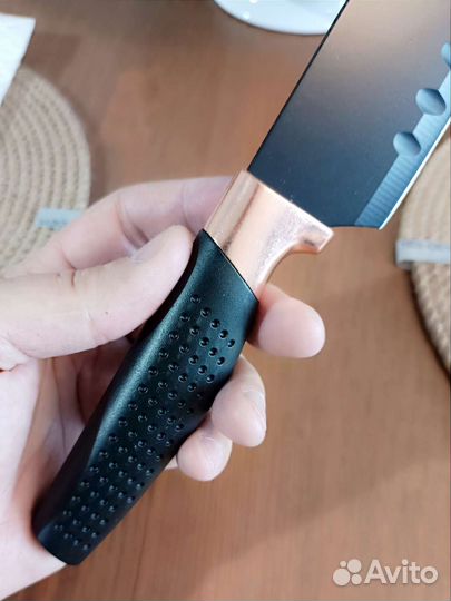 Новый острый нож для кухни