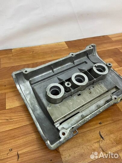 Клапанная крышка правая Audi A6 C5 2.4