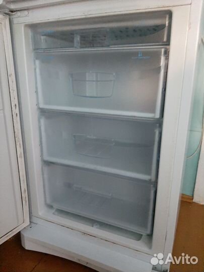 Холодильник indesit