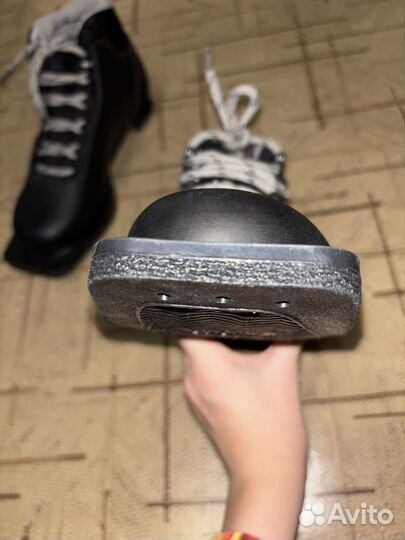 Лыжные ботинки