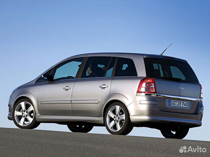 Заднее стекло на Opel Zafira b
