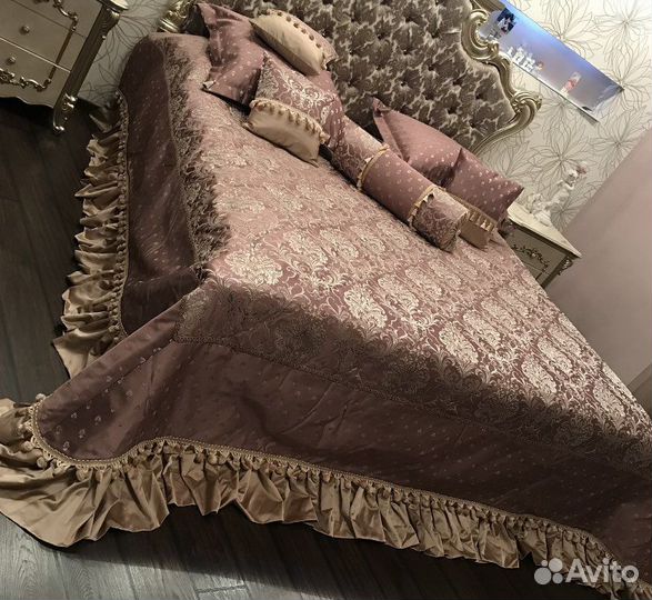 Покрывало с подушками