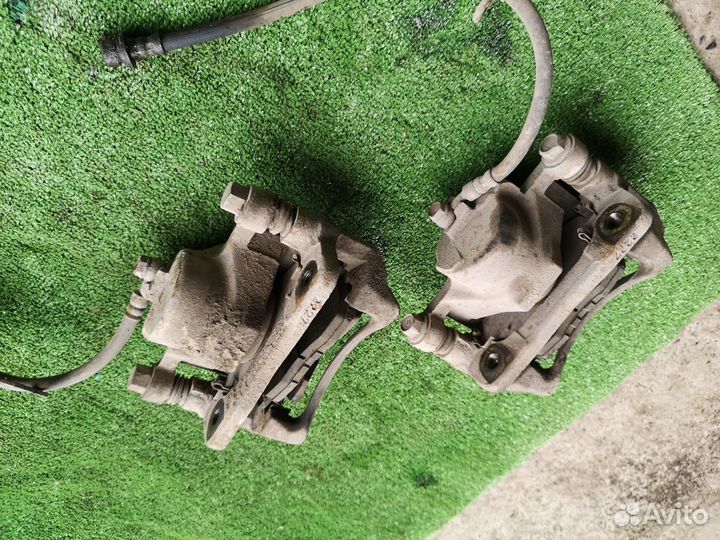 Суппорт передний левый на Honda Crv 1996-2002 2л