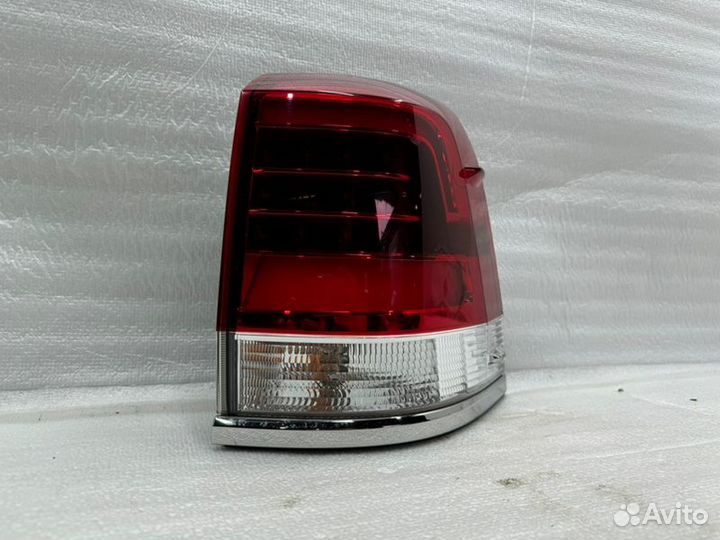 Фонарь наружный правый Toyota Land Cruiser 200