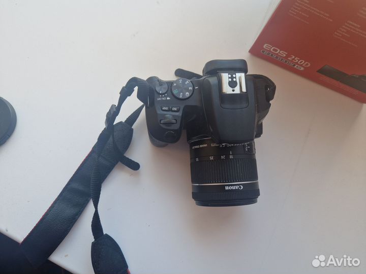 Зеркальный фотоаппарат Canon eos 200d