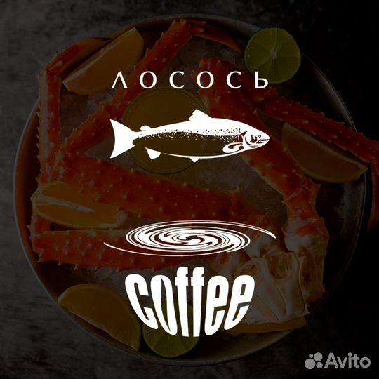 Работник зала в кафе