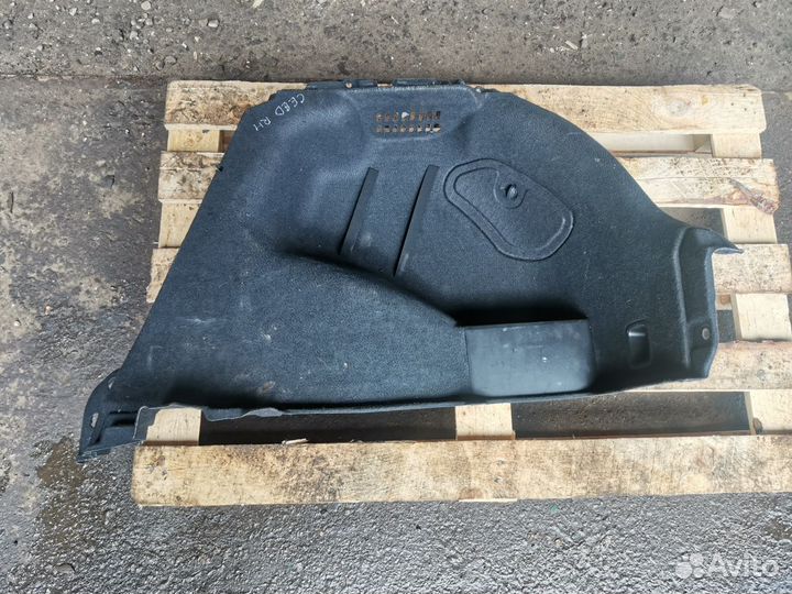 Обшивка багажника правая Kia Ceed 1 ED