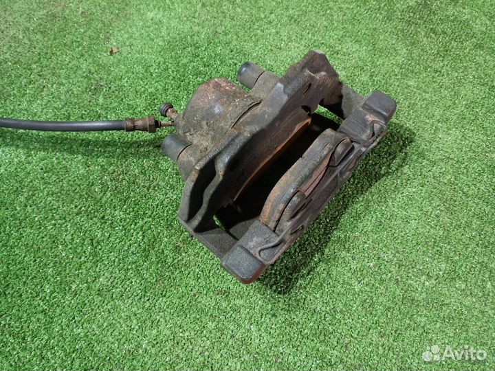 Тормозной суппорт передний левый Ford Focus 3